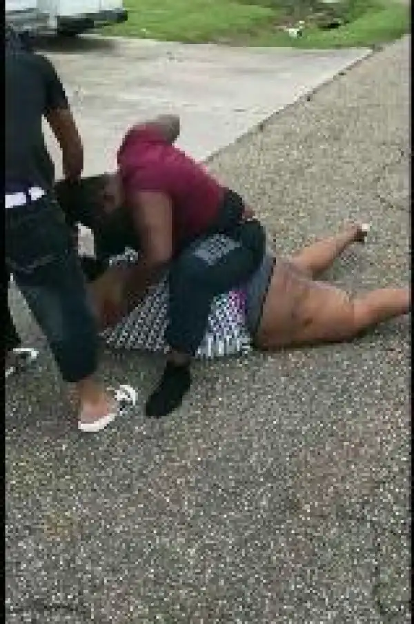2 Ladies Fight Publicly(Photos)